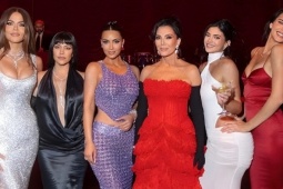 5 chị em tỷ phú, triệu phú nhà Kardashian đọ sắc vóc gợi cảm