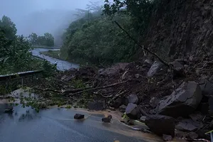 Sạt lở, ngập lụt chia cắt nhiều nơi ở Quảng Trị
