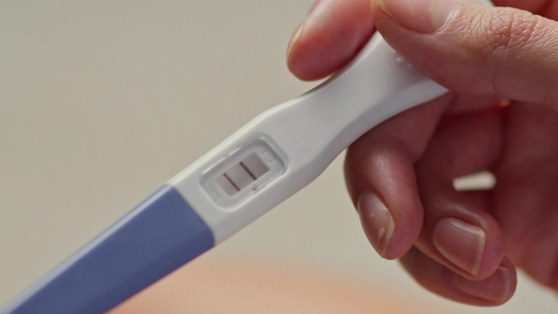 Cứu sống mẹ sinh non tai biến, con nặng hơn nửa kg suy hô hấp