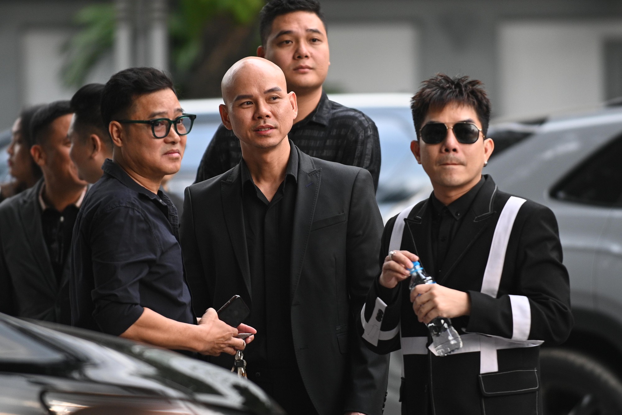 Lễ viếng mẹ Tuấn Hưng: Nam ca sĩ khóc mắt sưng húp, nghệ sĩ Tự Long - Bằng Kiều và dàn sao Việt lặng lẽ đến chia buồn- Ảnh 10. Lễ viếng mẹ Tuấn Hưng: Nam ca sĩ khóc mắt sưng húp, nghệ sĩ Tự Long - Bằng Kiều và dàn sao Việt lặng lẽ đến chia buồn- Ảnh 10.