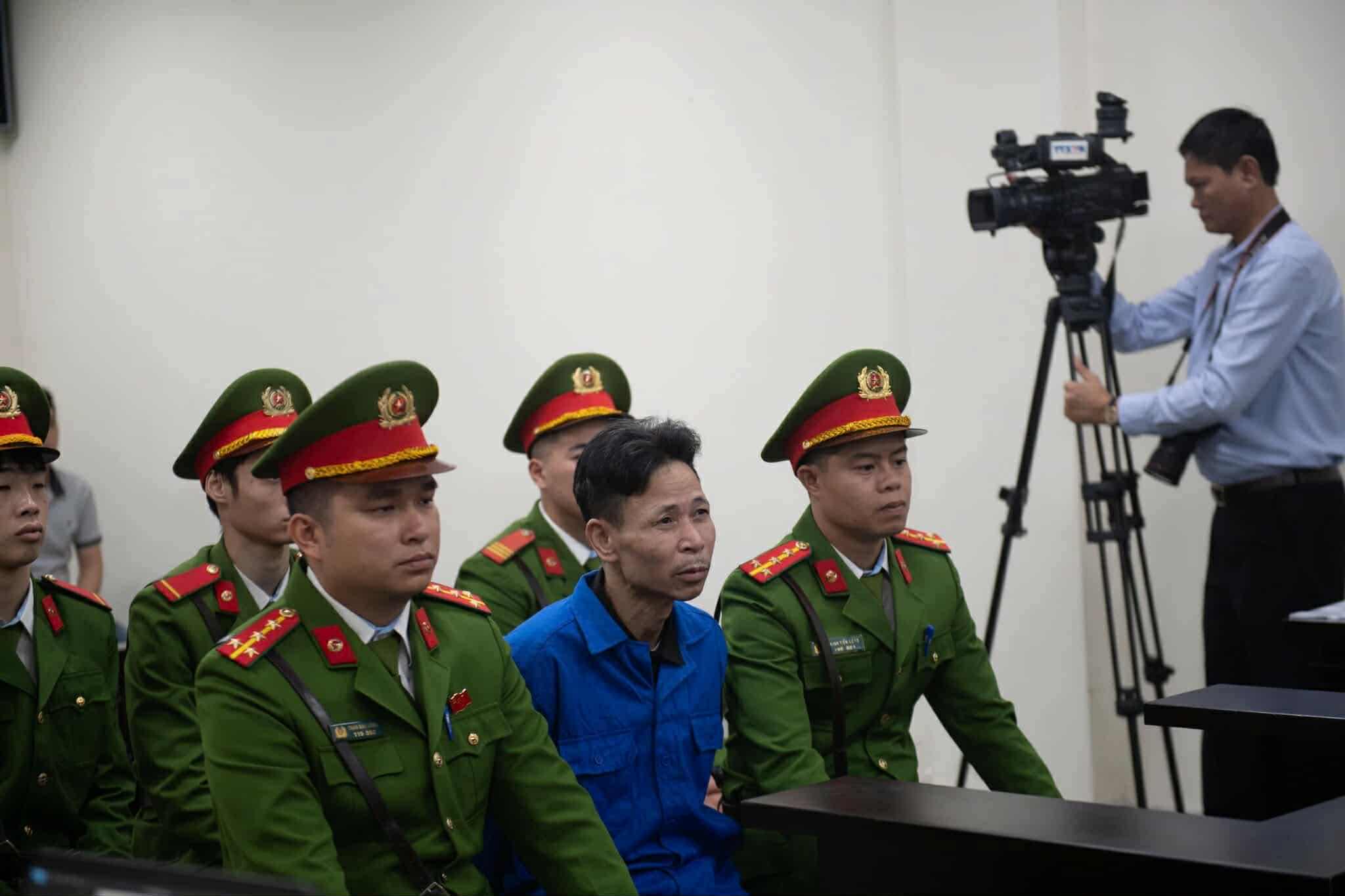 Hoãn tòa xử bị cáo tưới xăng vào quán cà phê phóng hoả làm 11 người tử vong - Ảnh 2.