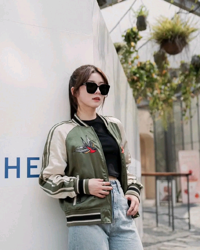 Áo khoác bóng chày 'bật' cá tính, gợi về tuổi trẻ thanh xuân- Ảnh 2.