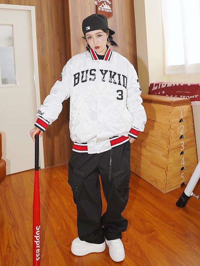 Áo khoác bóng chày 'bật' cá tính, gợi về tuổi trẻ thanh xuân- Ảnh 6.