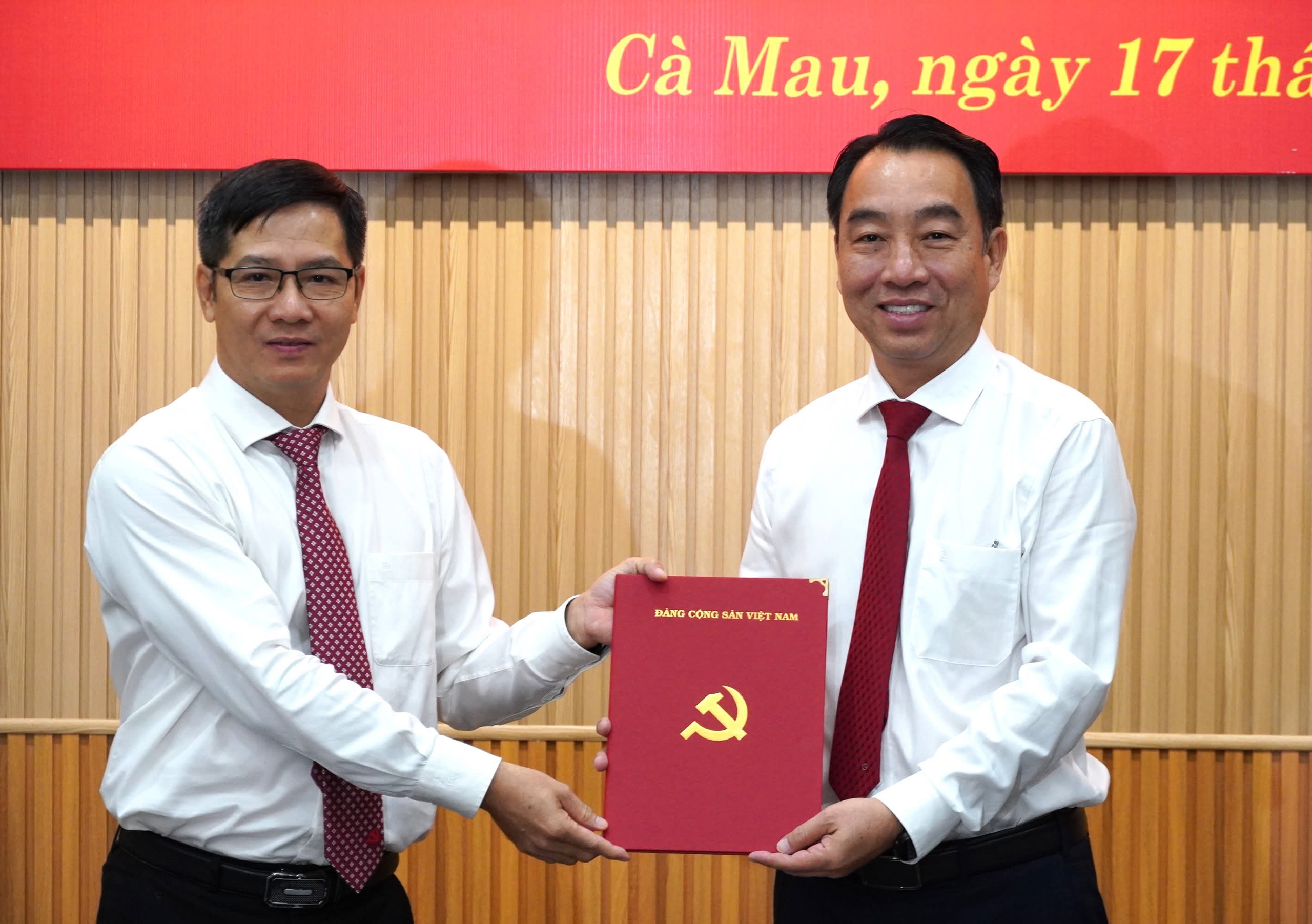 Cà Mau phân công lại nhiệm vụ lãnh đạo UBND tỉnh nhiệm kỳ 2021 - 2026- Ảnh 1. Cà Mau phân công lại nhiệm vụ lãnh đạo UBND tỉnh nhiệm kỳ 2021 - 2026- Ảnh 1.