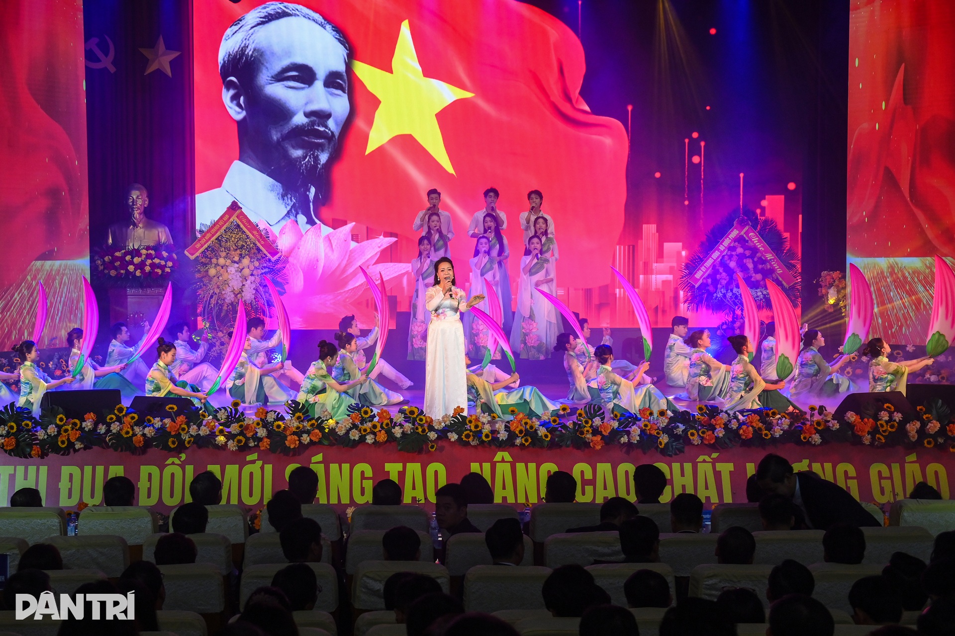 Chủ tịch nước Lương Cường dự Lễ kỷ niệm 20/11 tại Đại học Sư phạm Hà Nội - 3