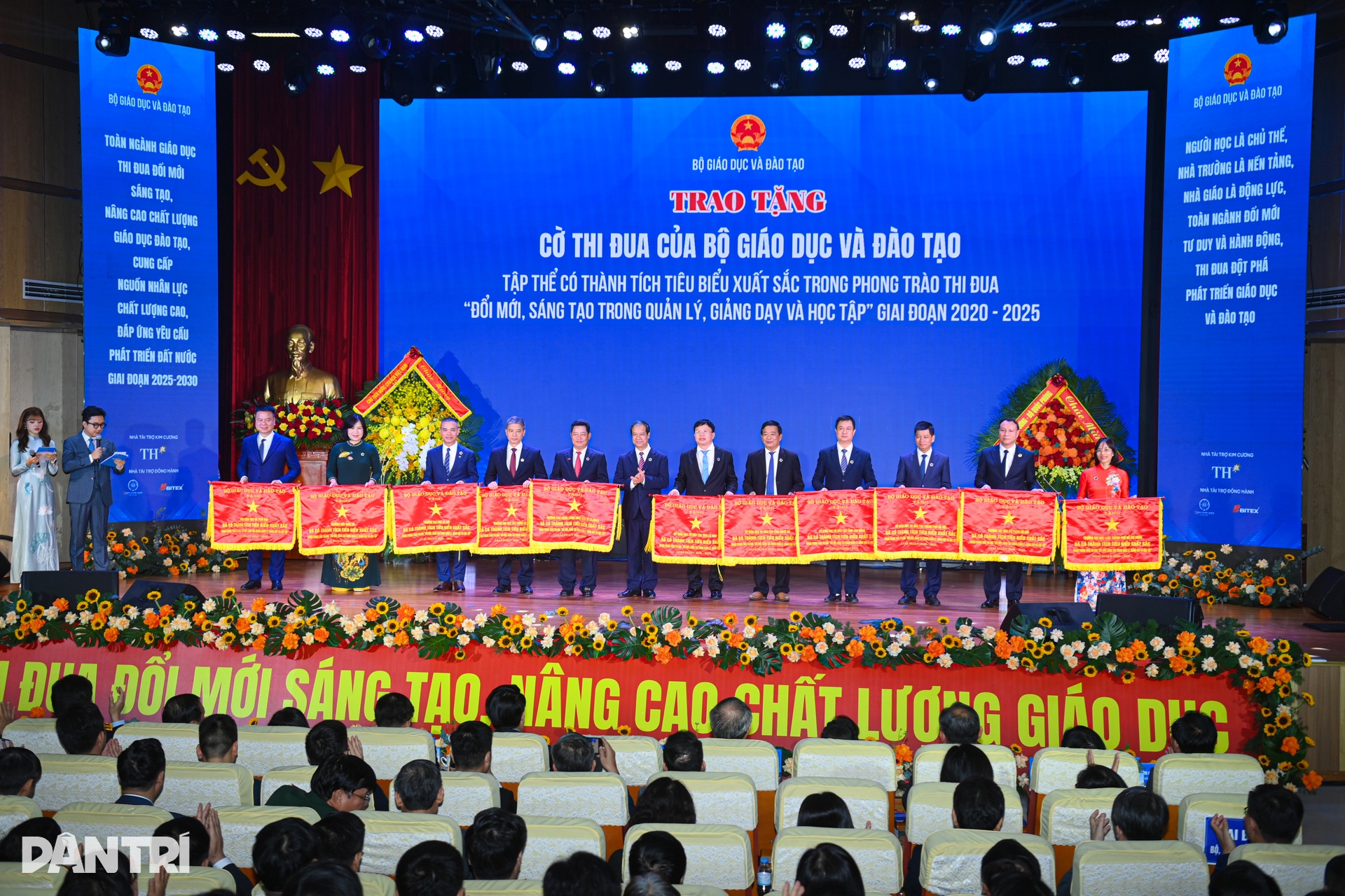 Chủ tịch nước Lương Cường dự Lễ kỷ niệm 20/11 tại Đại học Sư phạm Hà Nội - 9