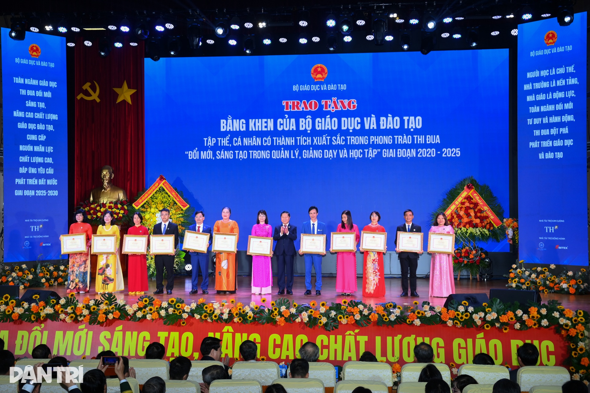 Chủ tịch nước Lương Cường dự Lễ kỷ niệm 20/11 tại Đại học Sư phạm Hà Nội - 11