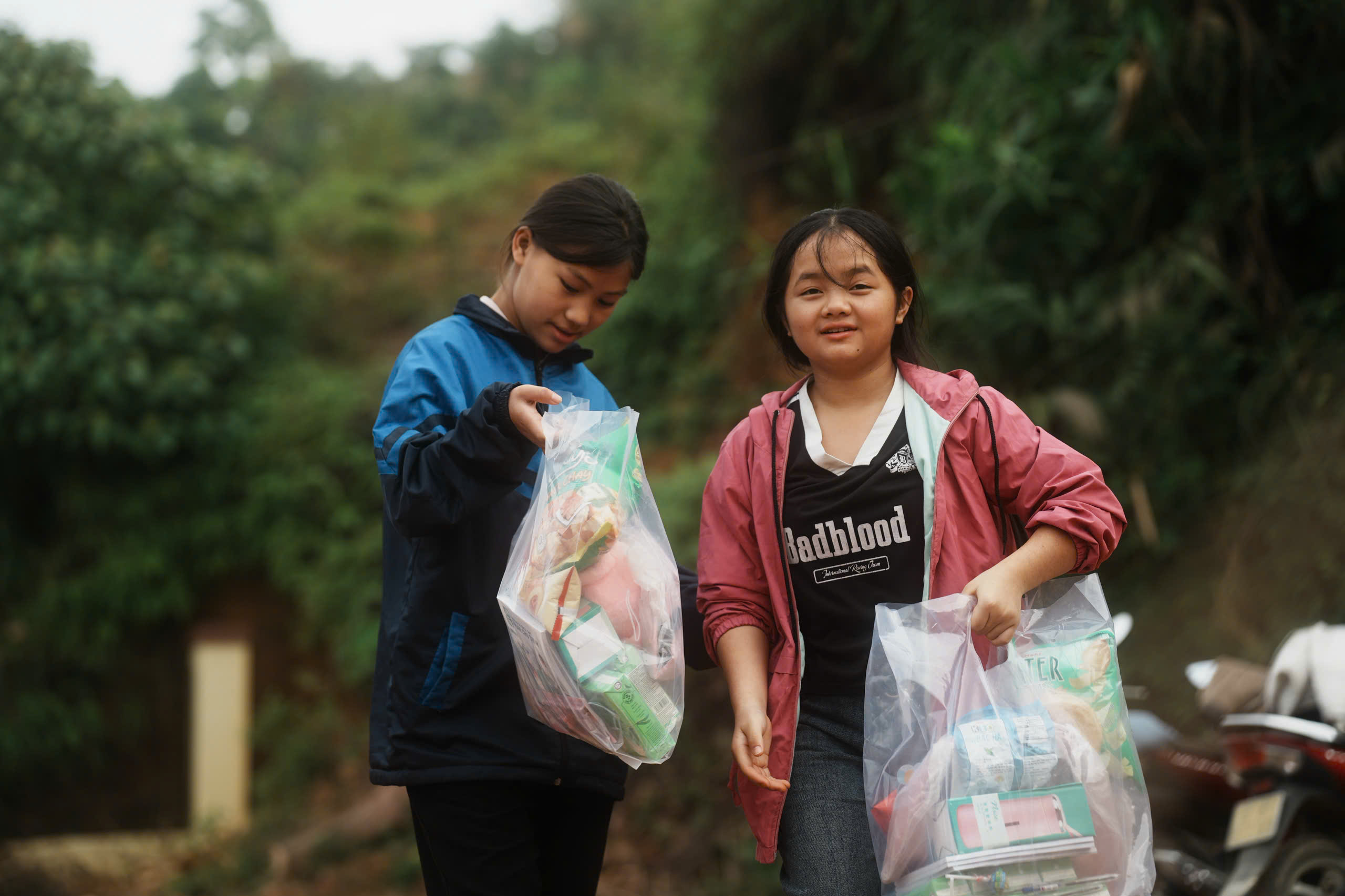 Bác sĩ ở TP.HCM ra Thái Nguyên khám bệnh miễn phí, mở chợ '0 đồng' - Ảnh 2.