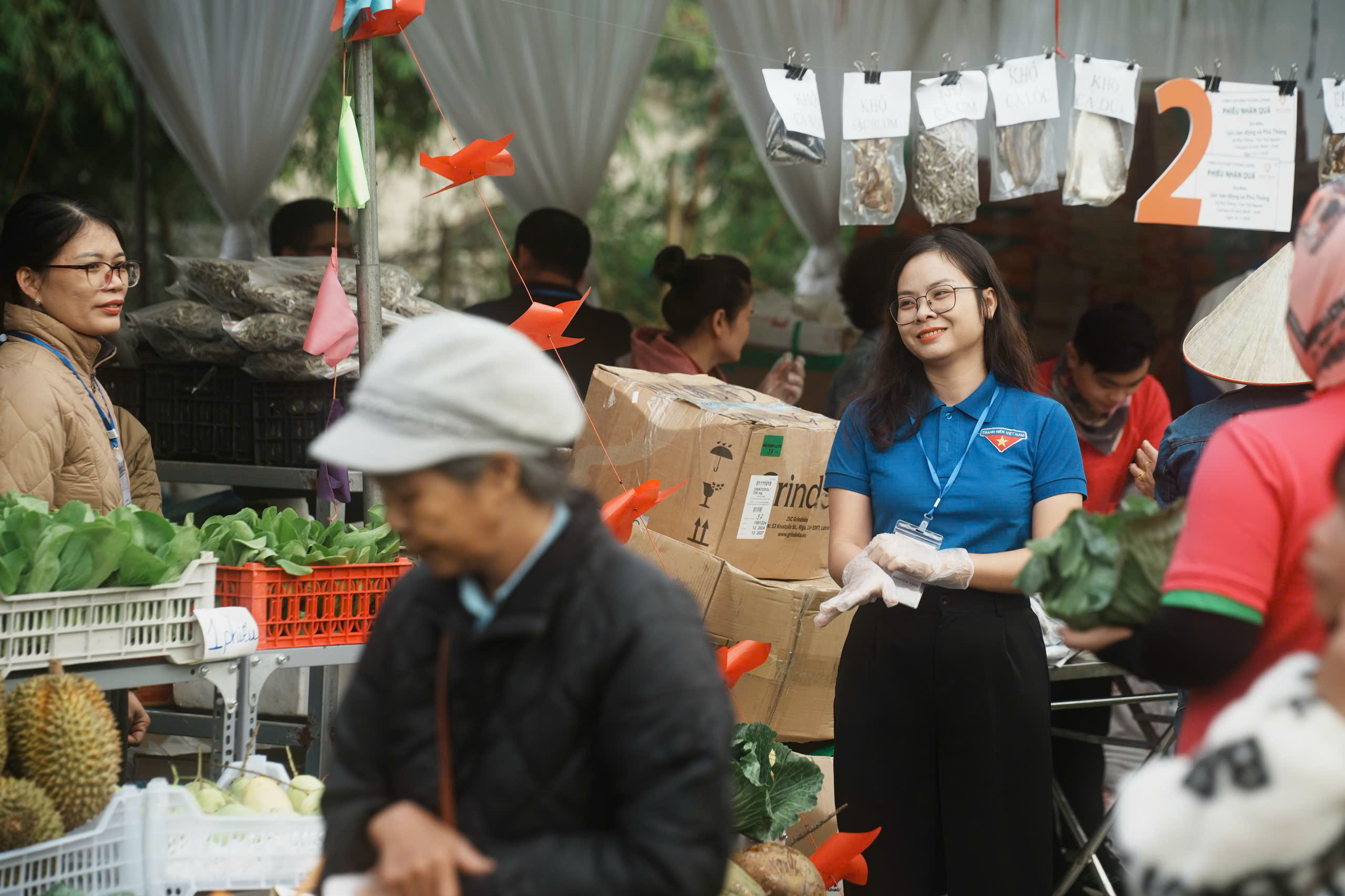 Bác sĩ ở TP.HCM ra Thái Nguyên khám bệnh miễn phí, mở chợ '0 đồng' - Ảnh 13.