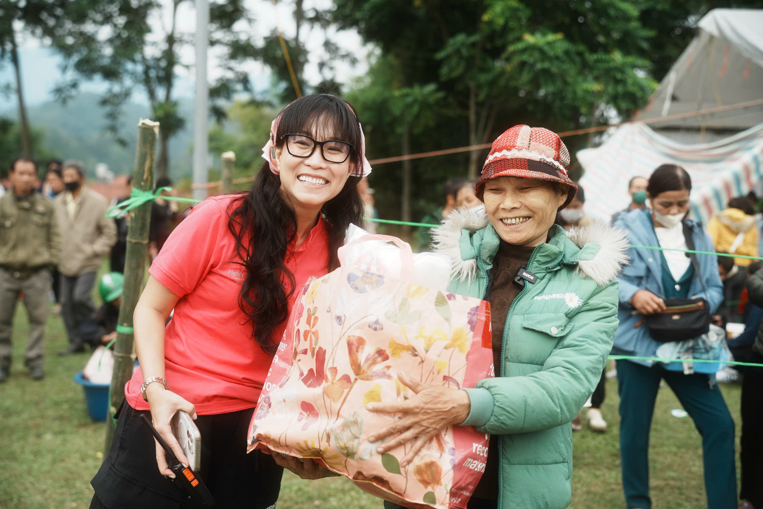 Bác sĩ ở TP.HCM ra Thái Nguyên khám bệnh miễn phí, mở chợ '0 đồng' - Ảnh 15.