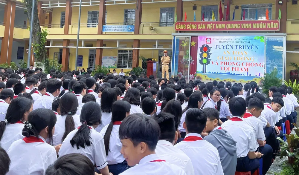 Công tác tuyên truyền, giáo dục an toàn giao thông cho các em học sinh vẫn là giải pháp then chốt và bền vững an toàn giao thông 1.jpg