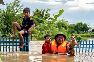 Ngập lụt, sạt lở khắp nơi ở Khánh Hòa 