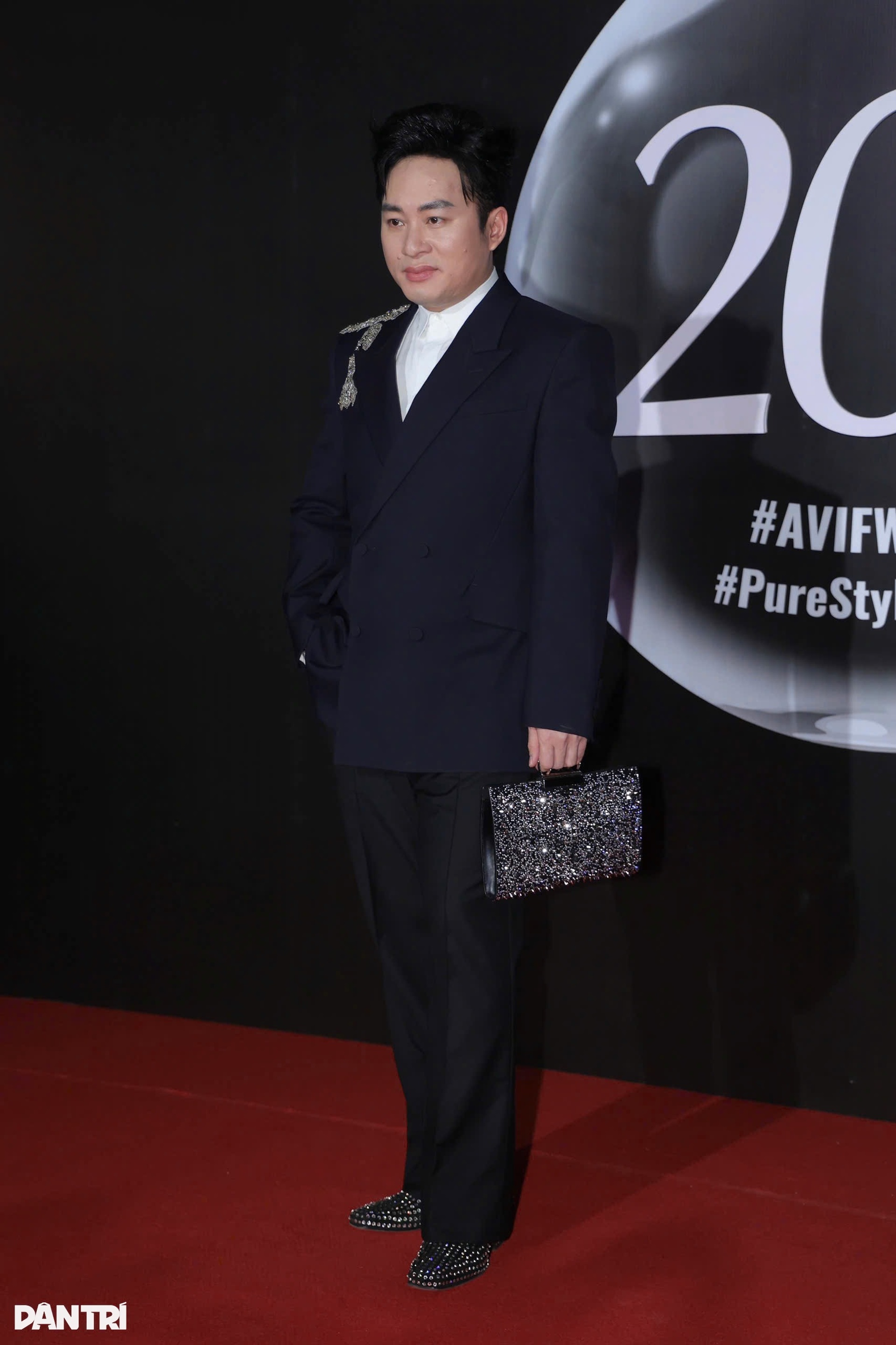 Khoảnh khắc gây sốt của dàn sao Việt tại Tuần lễ Thời trang - 14