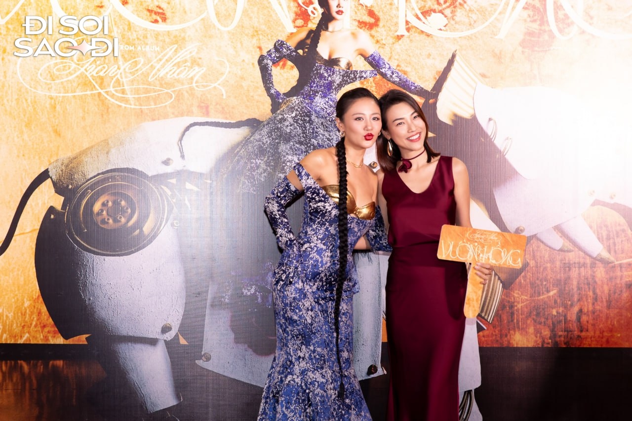 Thảm đỏ hot nhất hôm nay: Nửa showbiz tề tựu, Chi Pu lại giật spotlight của Văn Mai Hương nữa rồi!- Ảnh 12. Thảm đỏ hot nhất hôm nay: Nửa showbiz tề tựu, Chi Pu lại giật spotlight của Văn Mai Hương nữa rồi!- Ảnh 12.