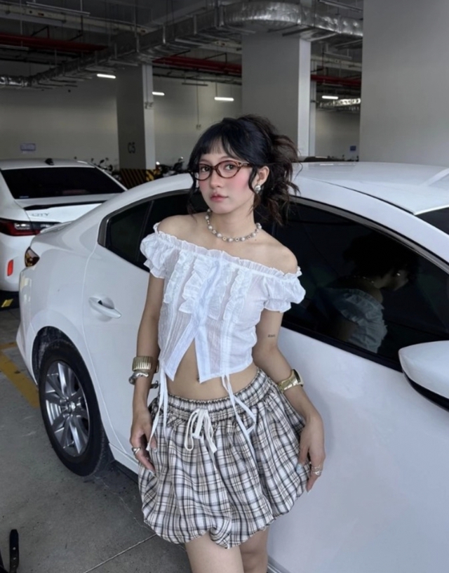 Từ cổ điển đến hiện đại, váy bí khiến giới trẻ mê mẩn- Ảnh 3.