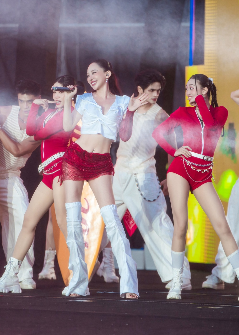 1763393566 688 Toc Tien dot chay Waterbomb TP HCM 2025