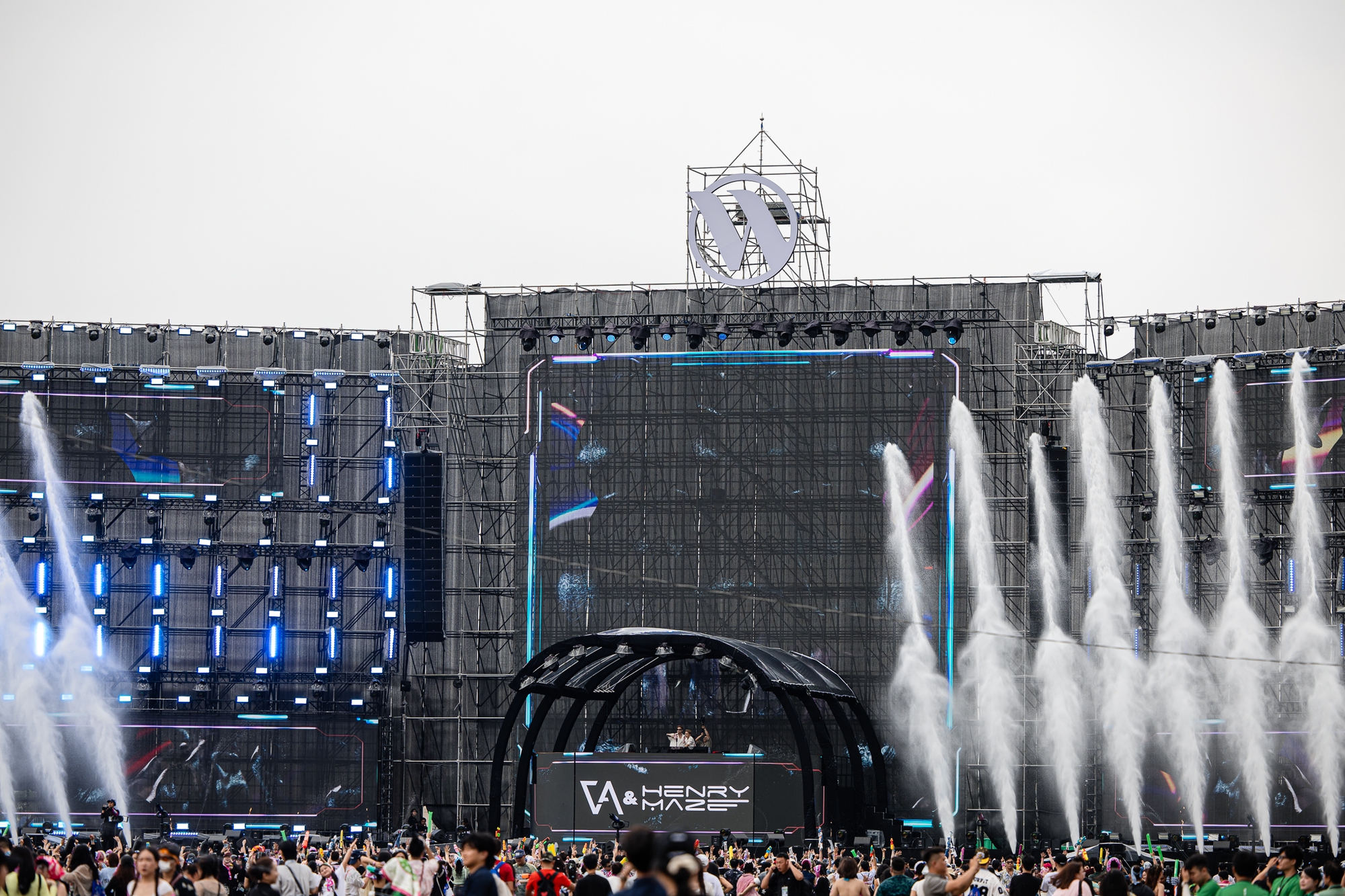 WATERBOMB HOCHIMINH 2025: Hơn 20 nghệ sĩ Việt - Hàn tạo nên những khoảnh khắc để đời, thị trường concert nội địa được nâng tầm- Ảnh 14.