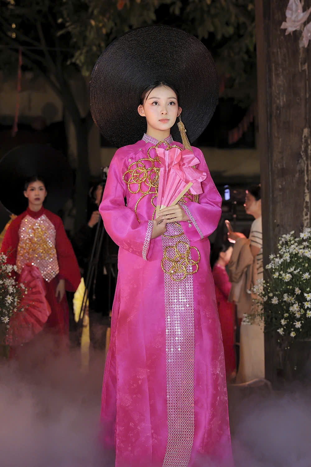 1763396399 408 Hoa hau Bang Giang xuat hien day cam xuc trong