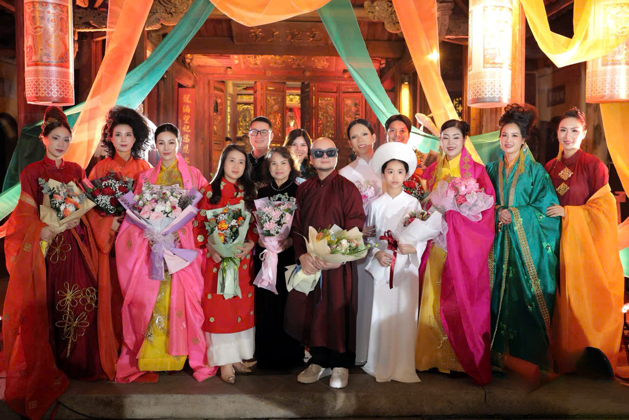 1763396400 58 Hoa hau Bang Giang xuat hien day cam xuc trong