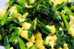 Loại rau ‘siêu thực phẩm’ mùa đông tốt cho xương khớp bán nhiều ở chợ Việt, dễ làm hỏng món ăn khi chọn nhầm lá tròn hay lá nhọn