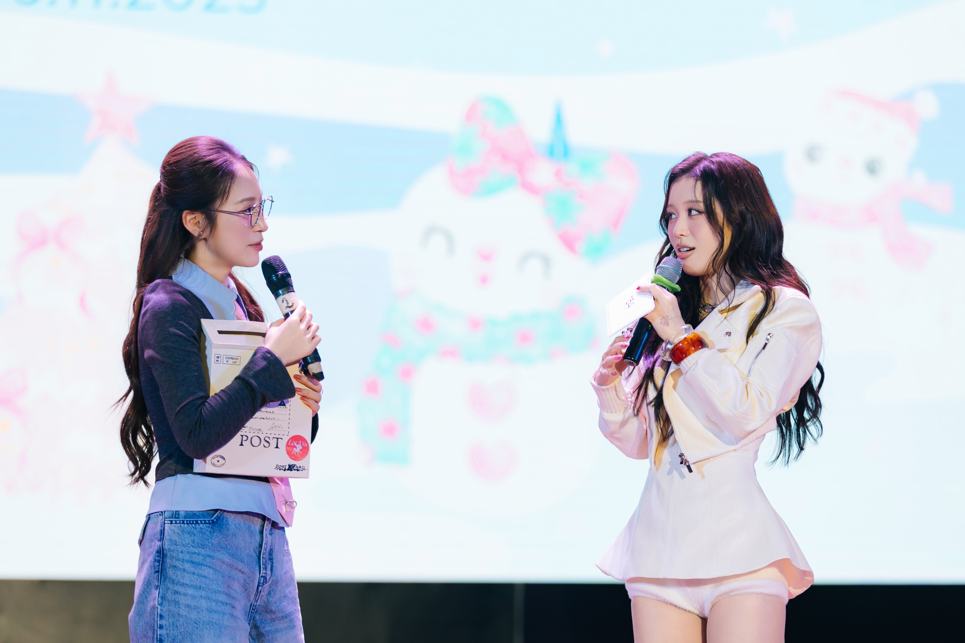 1763404277 440 Han Sara khien fan xuc dong voi mon qua sinh