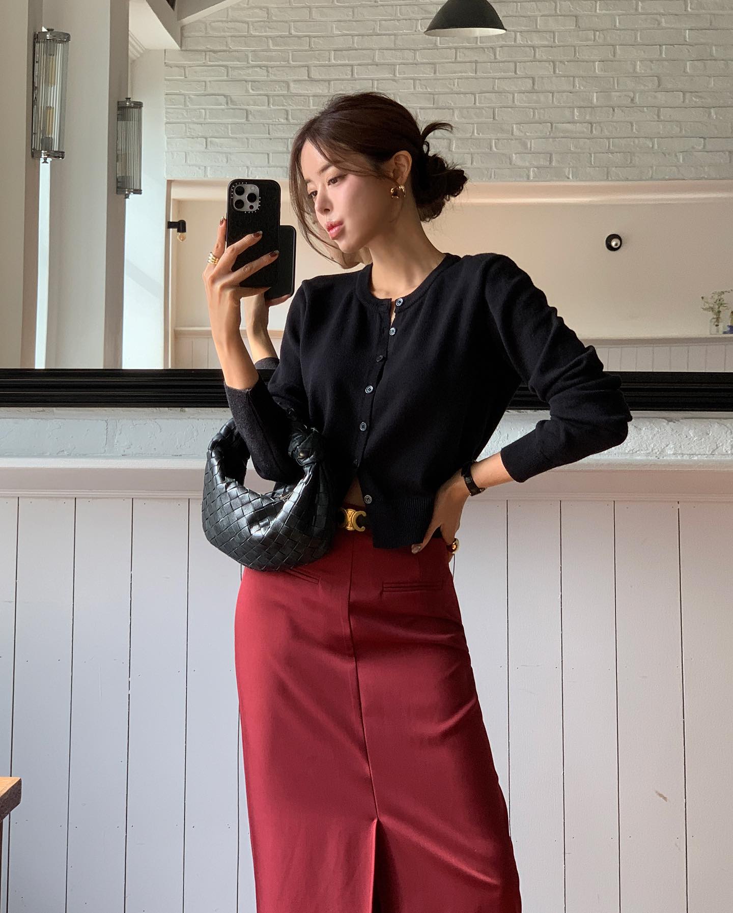 Mùa đông này màu đỏ vẫn rất hot: Gợi ý 10 cách phối đồ cực kỳ sang trọng, giúp bạn nổi bật giữa đám đông - Ảnh 7.