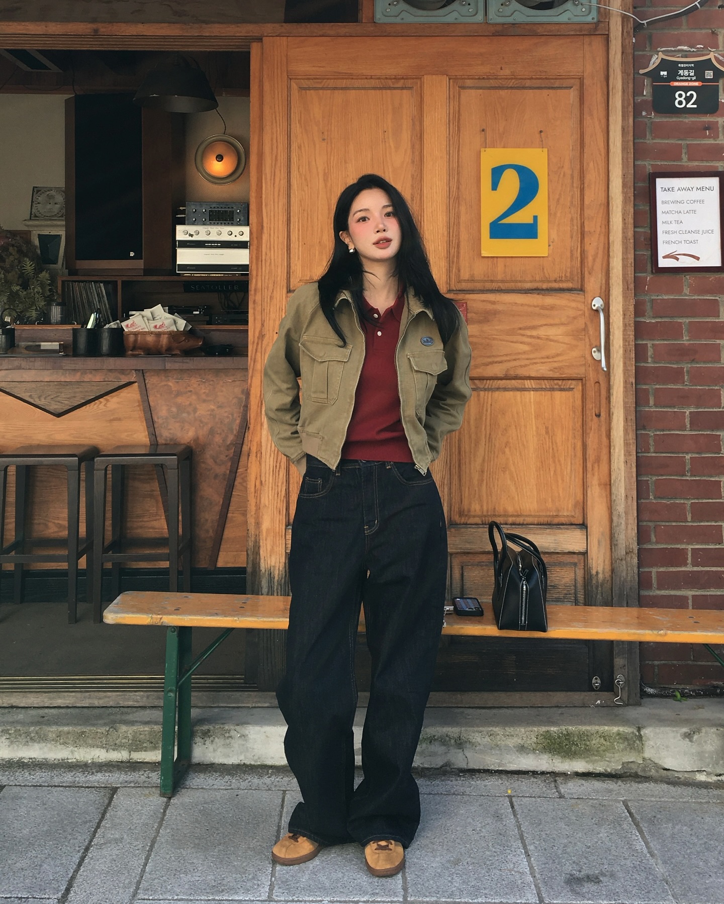 Mùa đông này màu đỏ vẫn rất hot: Gợi ý 10 cách phối đồ cực kỳ sang trọng, giúp bạn nổi bật giữa đám đông - Ảnh 8.