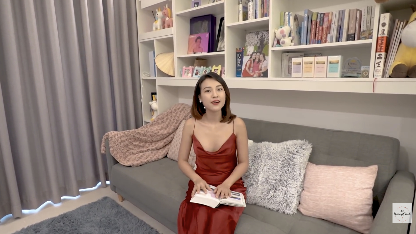 1763406512 636 MC Hoang Oanh song the nay sao