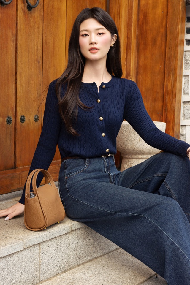 Quần ống rộng, quần jeans phối áo dệt kim tôn vẻ nữ tính, mềm mại của nàng - Ảnh 2.