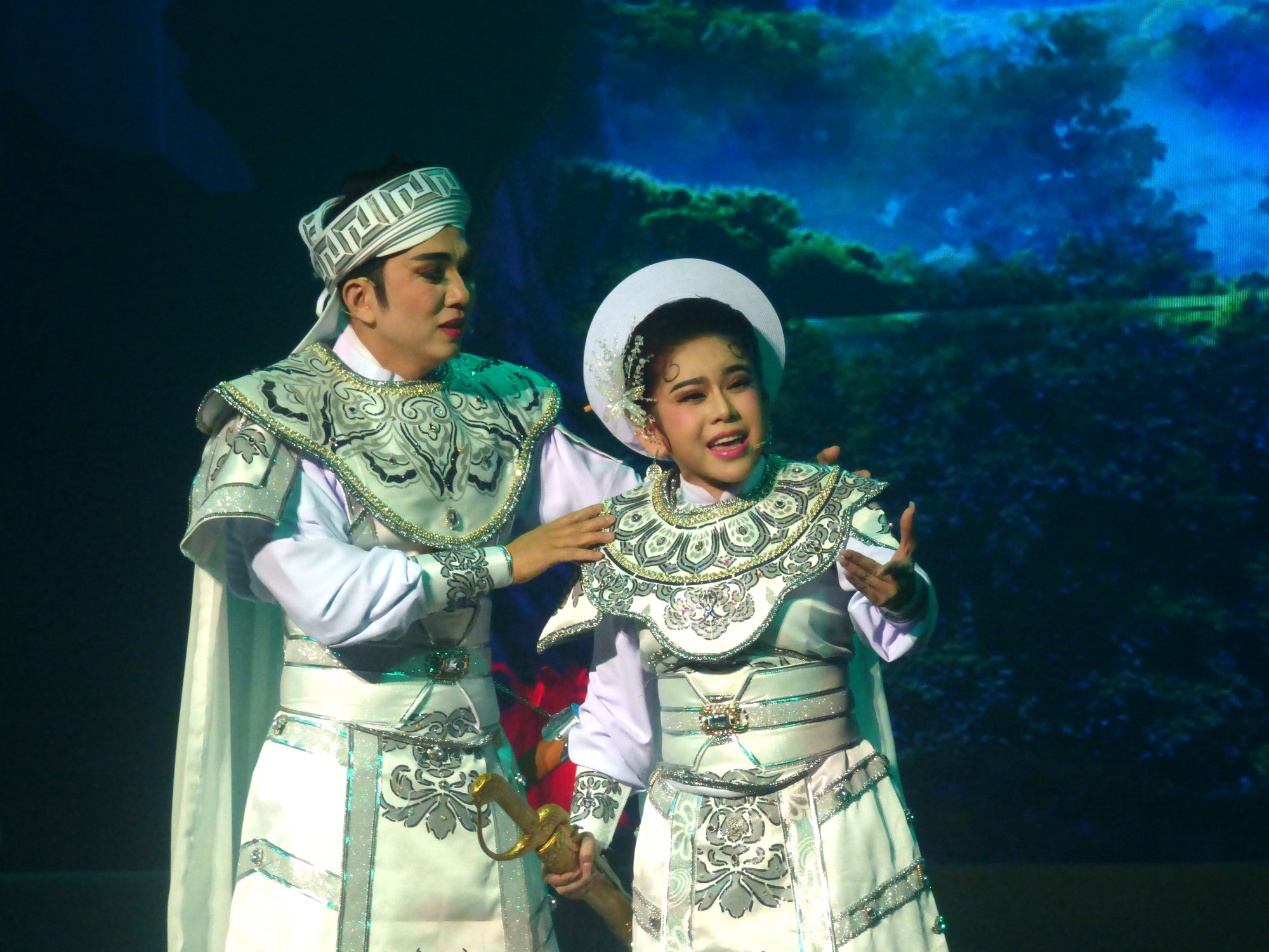 Sân khấu TP.HCM nở rộ vở diễn lịch sử- Ảnh 2.