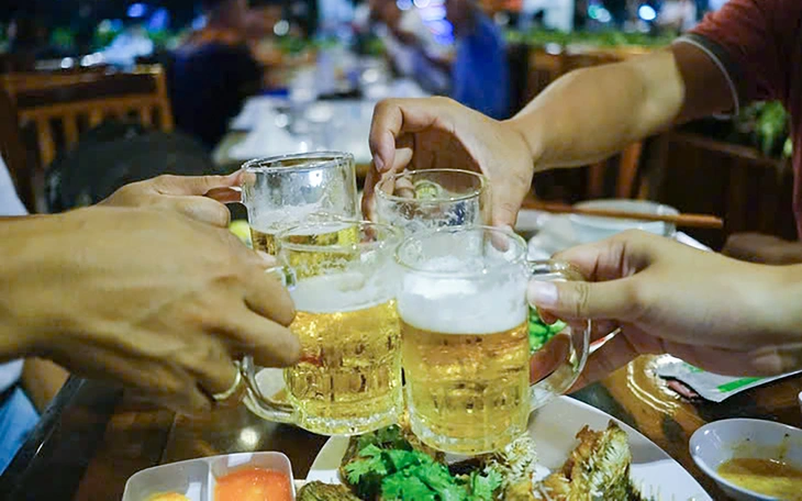 Không còn nhậu nhẹt sau giờ làm nên bỏ luôn chuyện ép uống khi tiệc tùng - Ảnh 3.