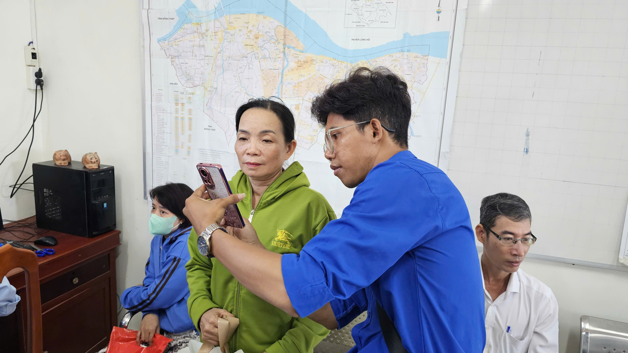 Vĩnh Long triển khai hạ tầng số, sản phẩm số đến từng người dân- Ảnh 3.