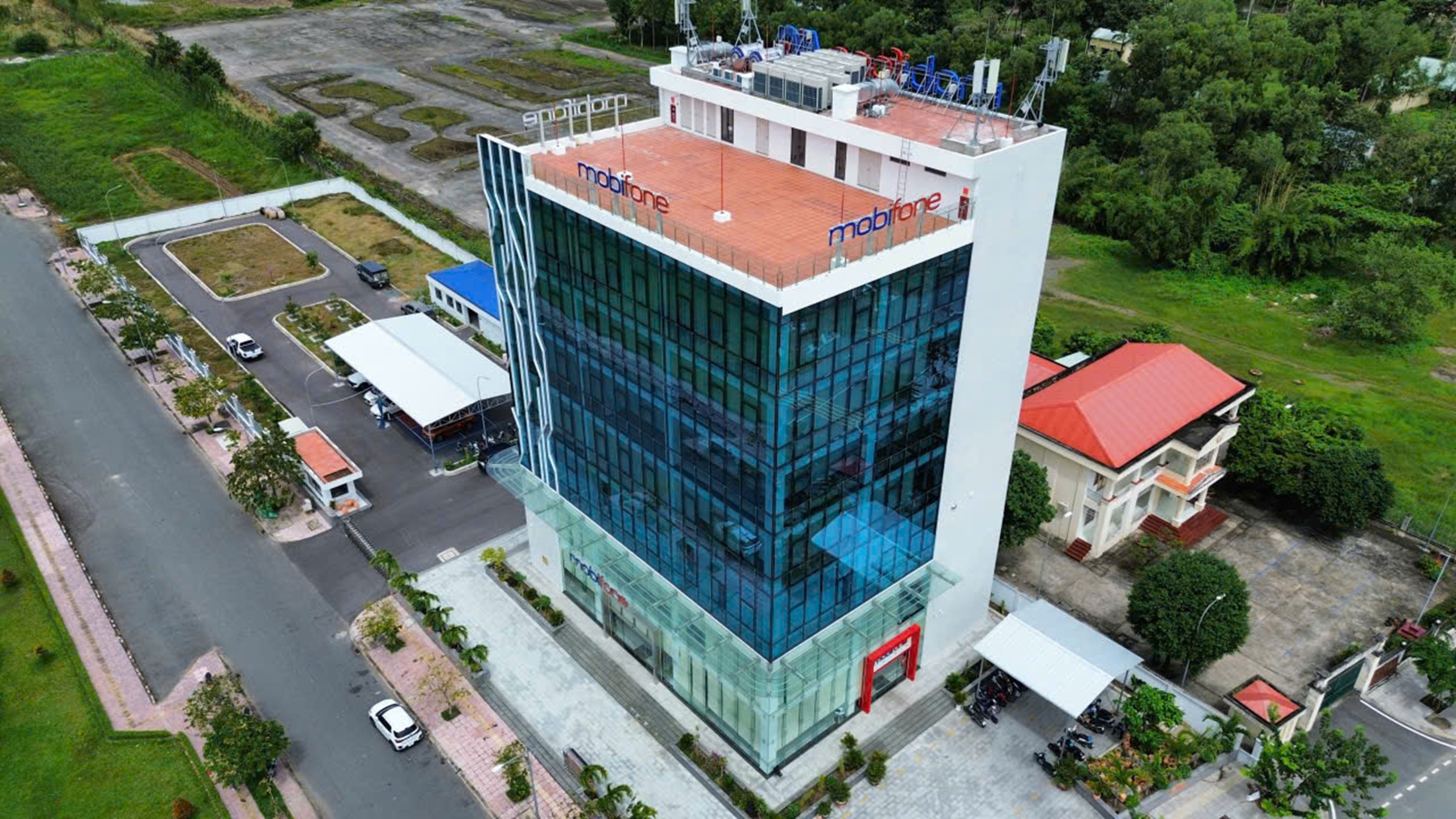 Vĩnh Long triển khai hạ tầng số, sản phẩm số đến từng người dân- Ảnh 2.