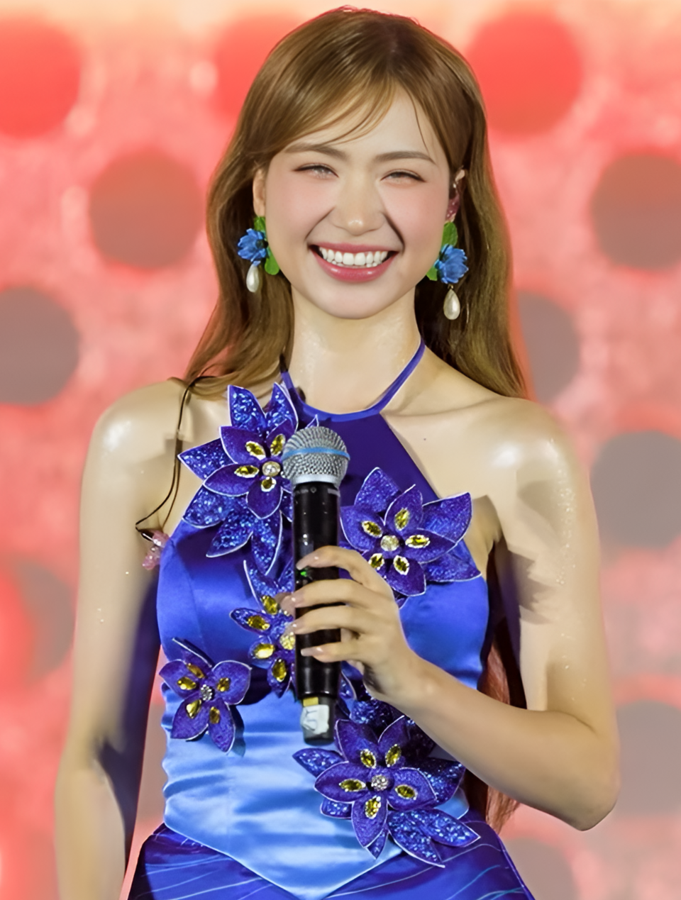 Hòa Minzy phản hồi về chuyện lên xe hoa- Ảnh 3. Hòa Minzy phản hồi về chuyện lên xe hoa- Ảnh 3.