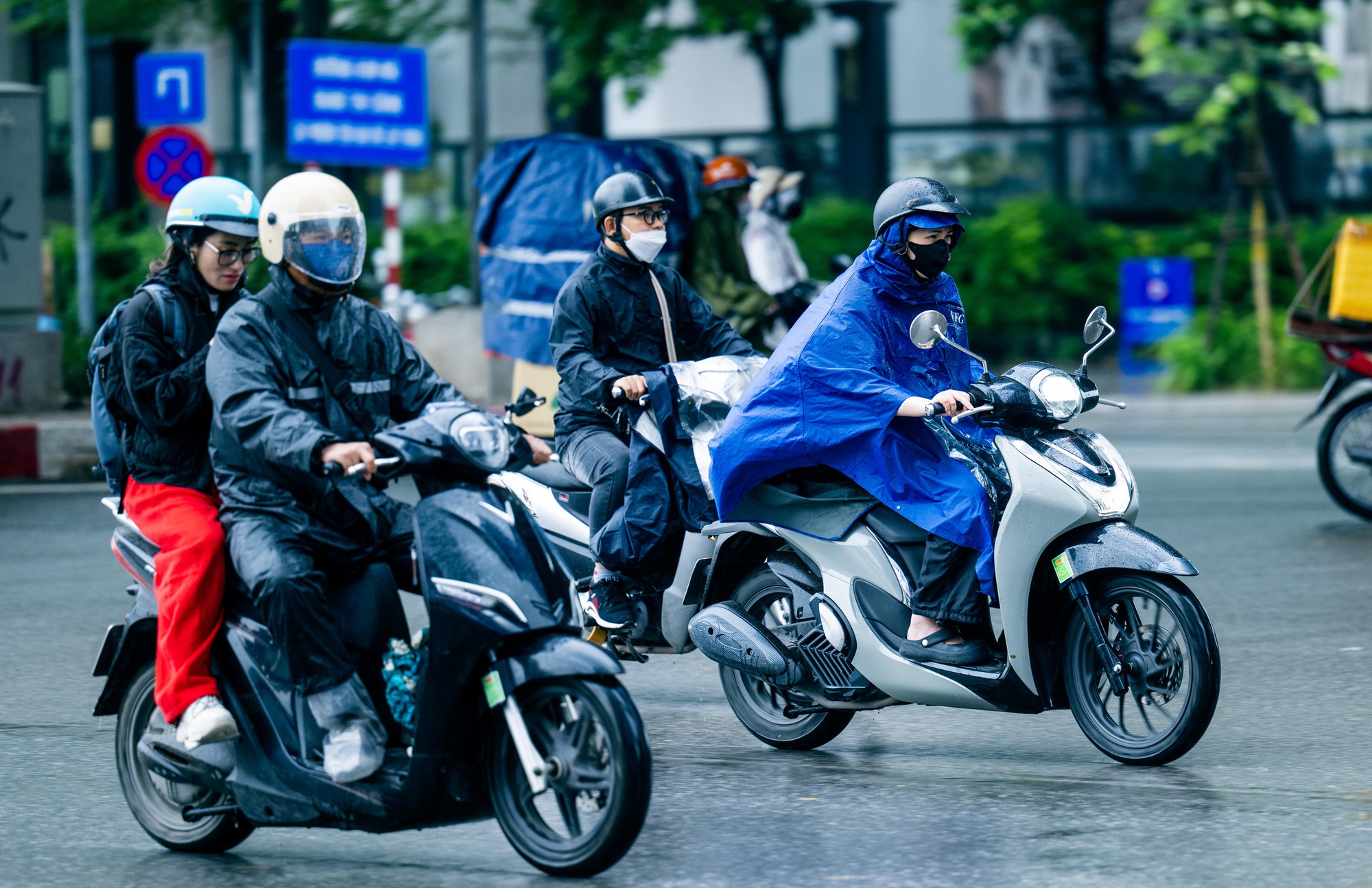 Hà Nội thật khác trong ngày rét nhất từ đầu Đông
- Ảnh 2.