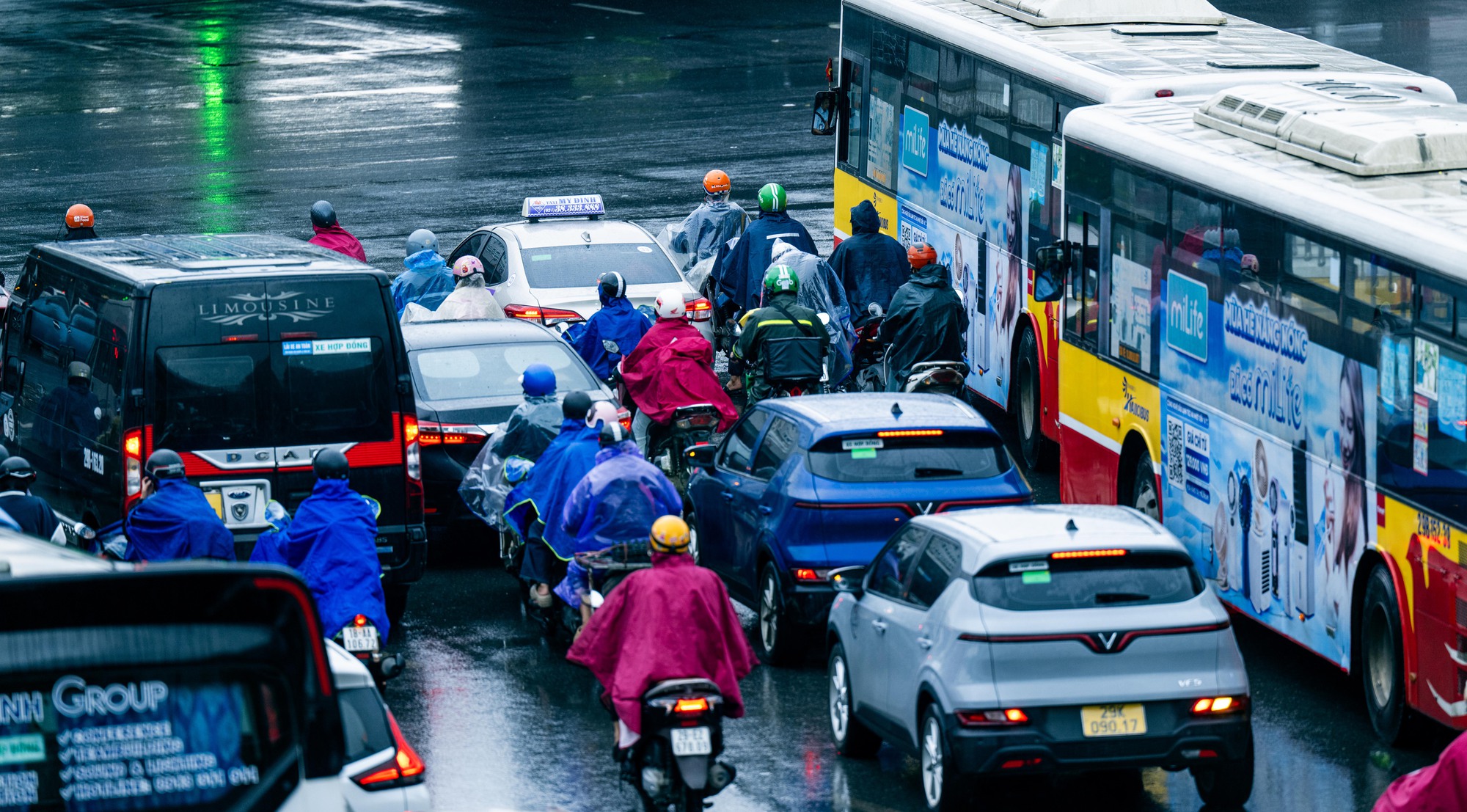 Hà Nội thật khác trong ngày rét nhất từ đầu Đông
- Ảnh 16.