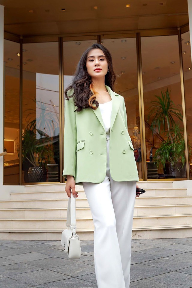Áo blazer sắc pastel hợp mọi phong cách, từ công sở đến đường phố - Ảnh 2.