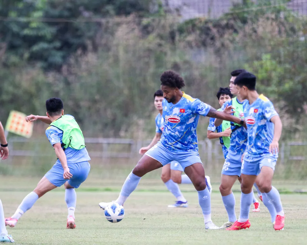 tuyen-viet-nam-thang-chu-nha-lao-de-duoi-theo-malaysia (5).jpg