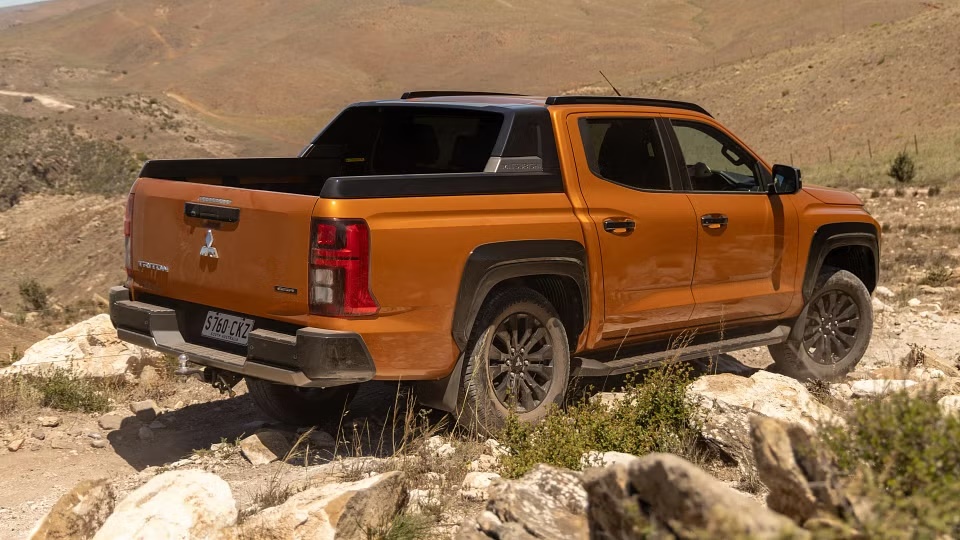 Mitsubishi Triton - Ảnh 2.