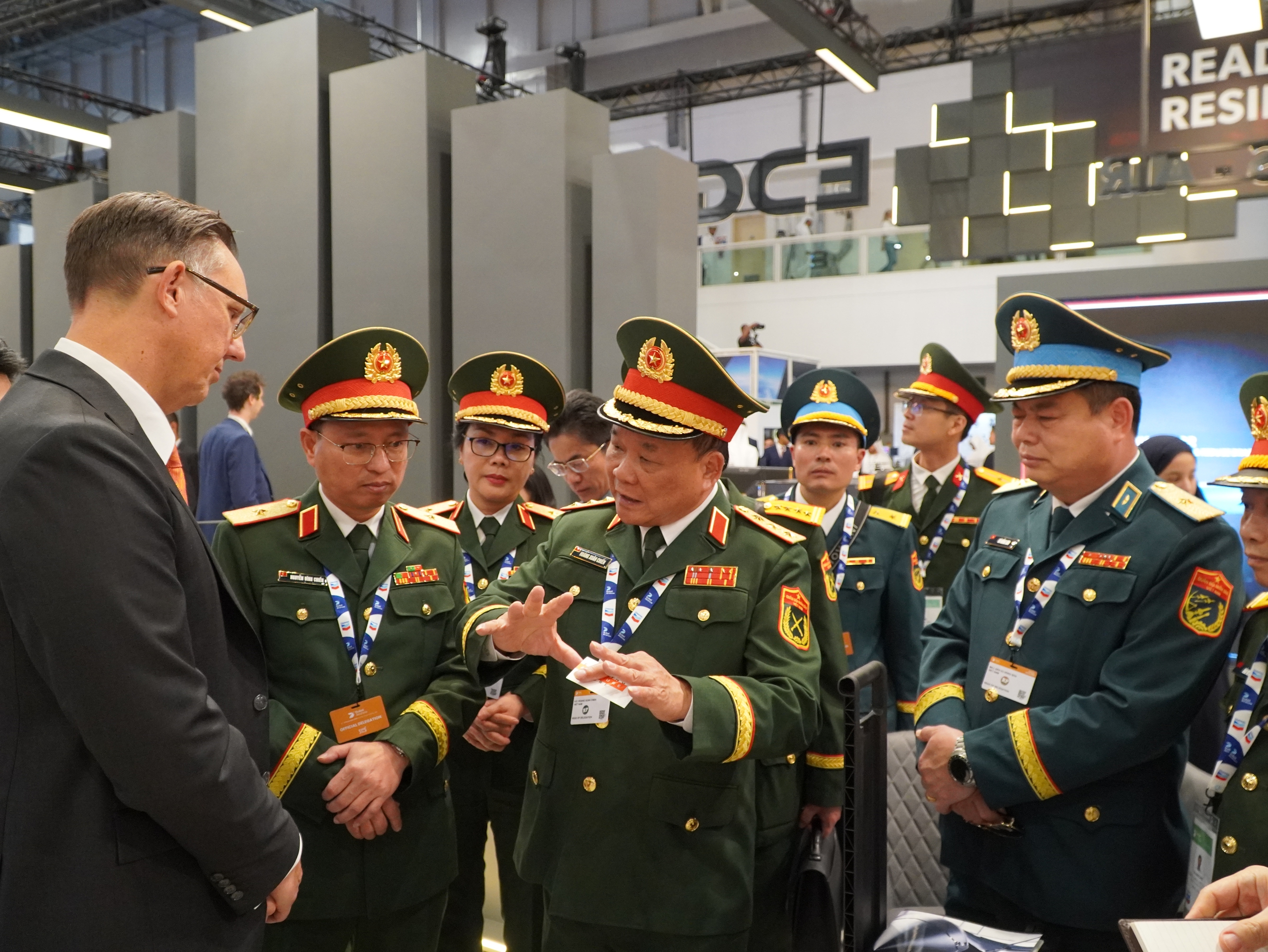 Bộ Quốc phòng Việt Nam thúc đẩy hợp tác quốc phòng tại Dubai Airshow 2025 - Ảnh 4.