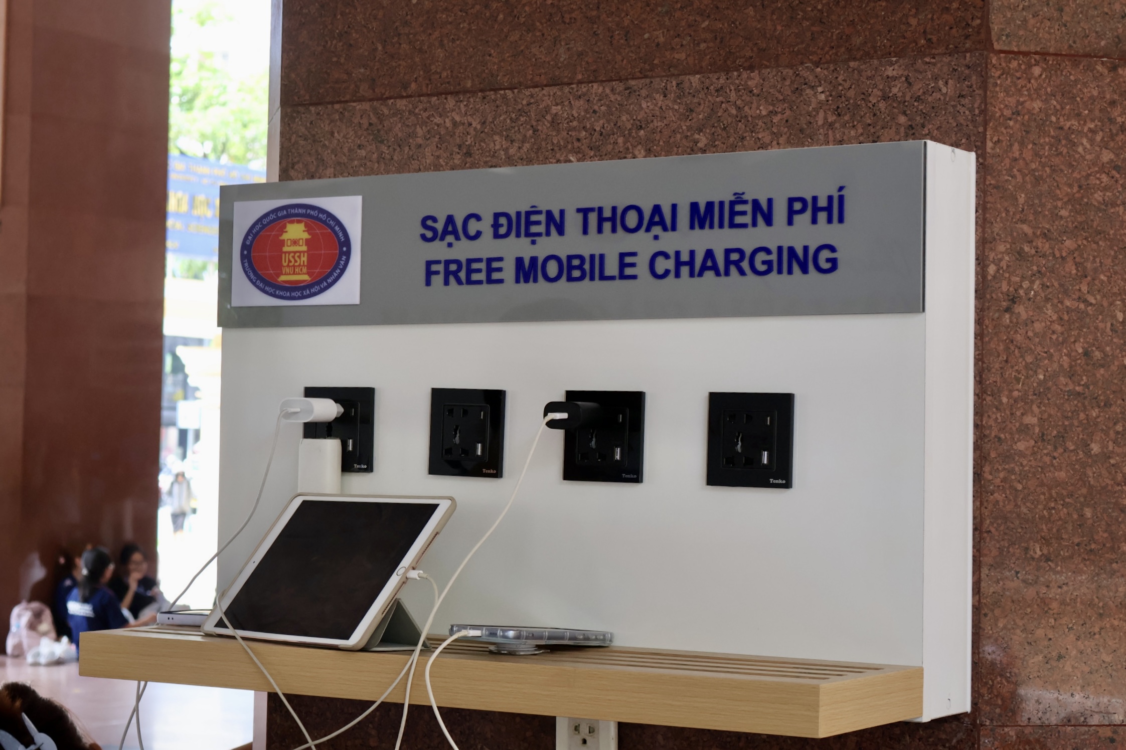 trạm sạc pin miễn phí - Ảnh 2.