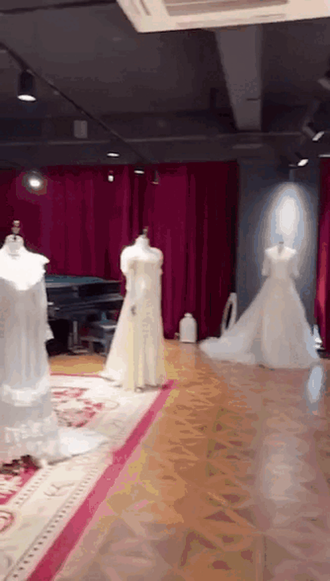 1763454737 390 Phu ba xu Trung so huu nhan sac khien ong