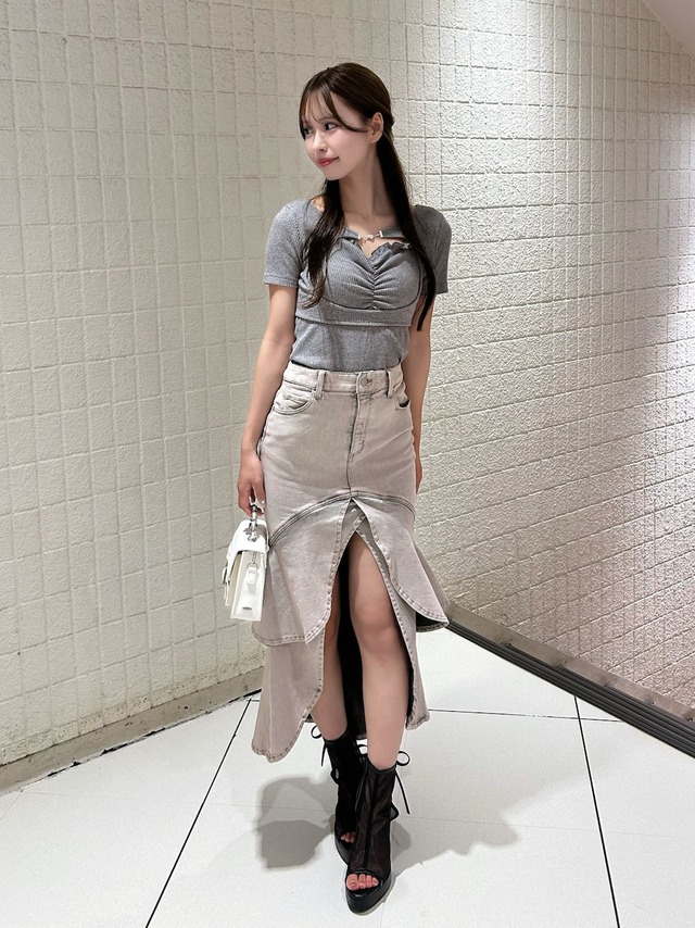 Chân váy đuôi cá denim bắt trọn từng khoảnh khắc thanh lịch - Ảnh 3.