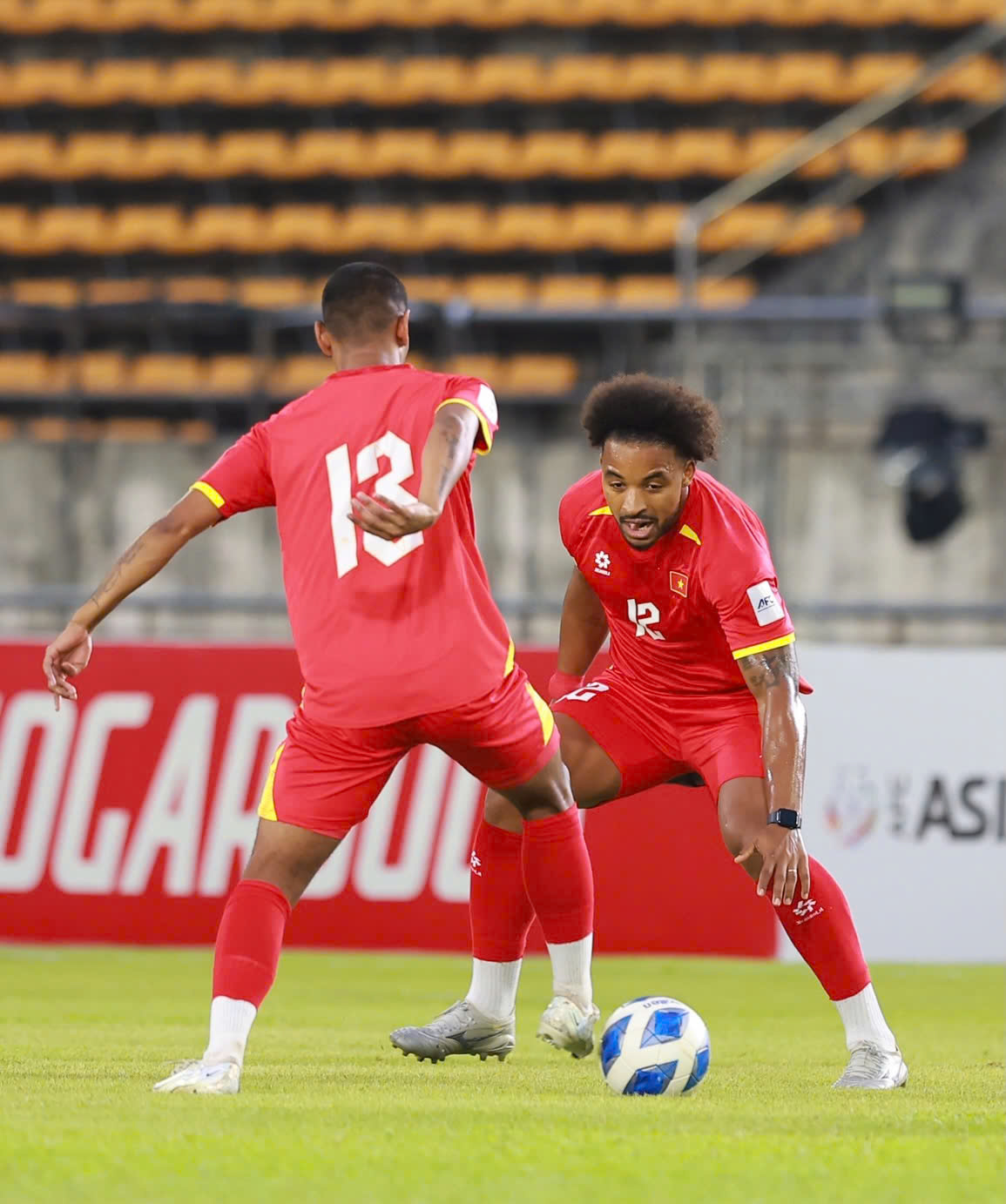 Xuân Son rạng rỡ làm quen sân khách, sẵn sàng cùng đội tuyển Việt Nam xé lưới Lào- Ảnh 7.