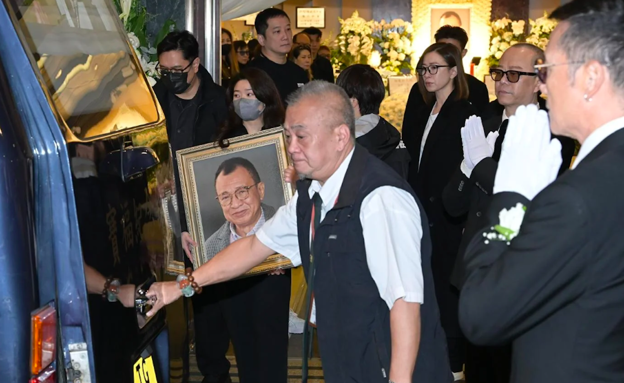 Âu Dương Chấn Hoa, Miêu Kiều Vỹ tiễn đưa 'trùm vai phụ' Hứa Thiệu Hùng- Ảnh 2.