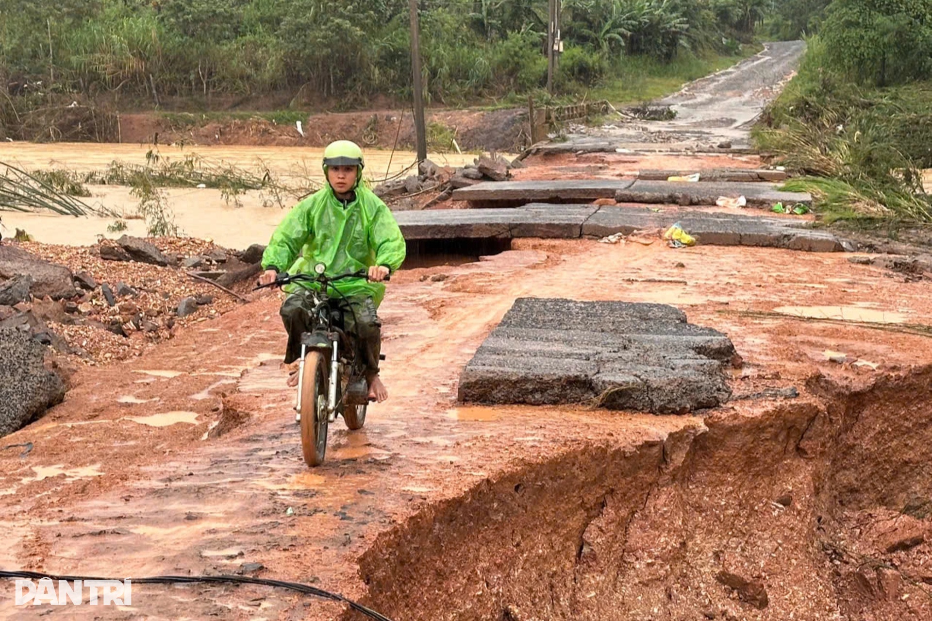 Nhận quà Tết từ Dân trí, bà con rất ấm lòng - 2