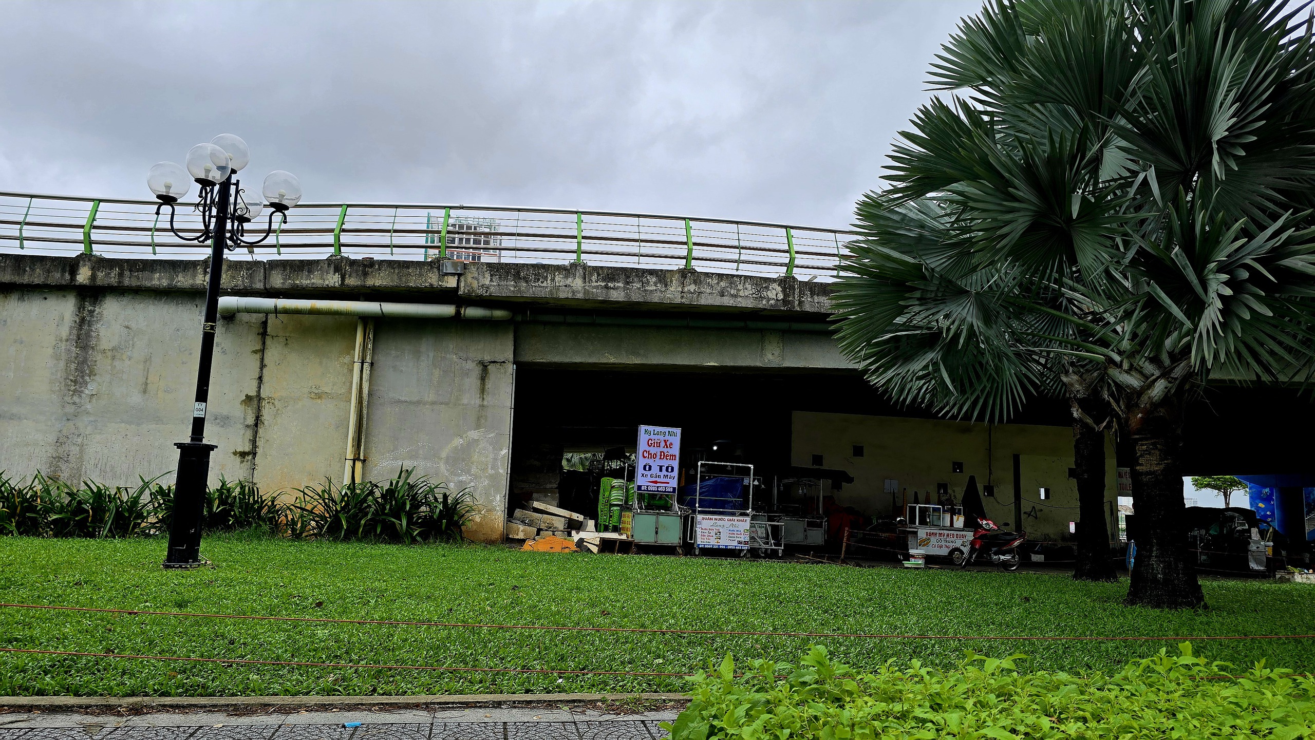 Điều gì đang diễn ra tại các gầm cầu Đà Nẵng? nguy cơ cháy nổ tiềm ẩn - Ảnh 9.