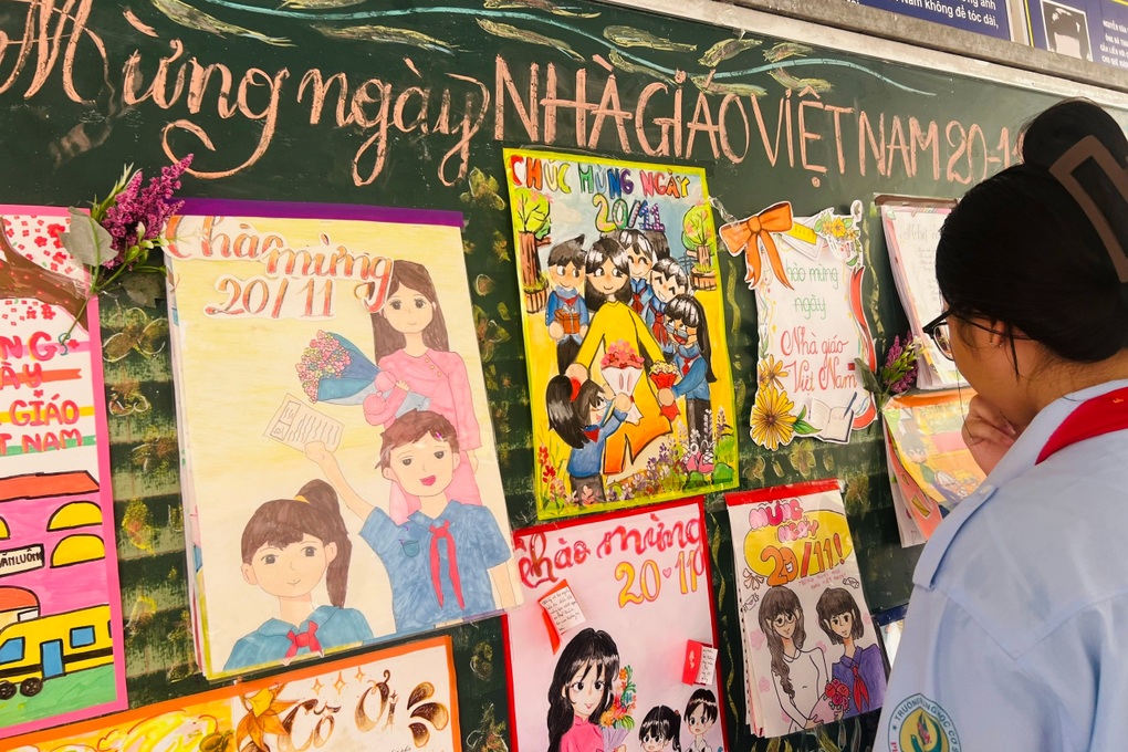 Sở GDĐT TPHCM 13 năm không nhận hoa dịp 20/11, loạt trường hưởng ứng - 2