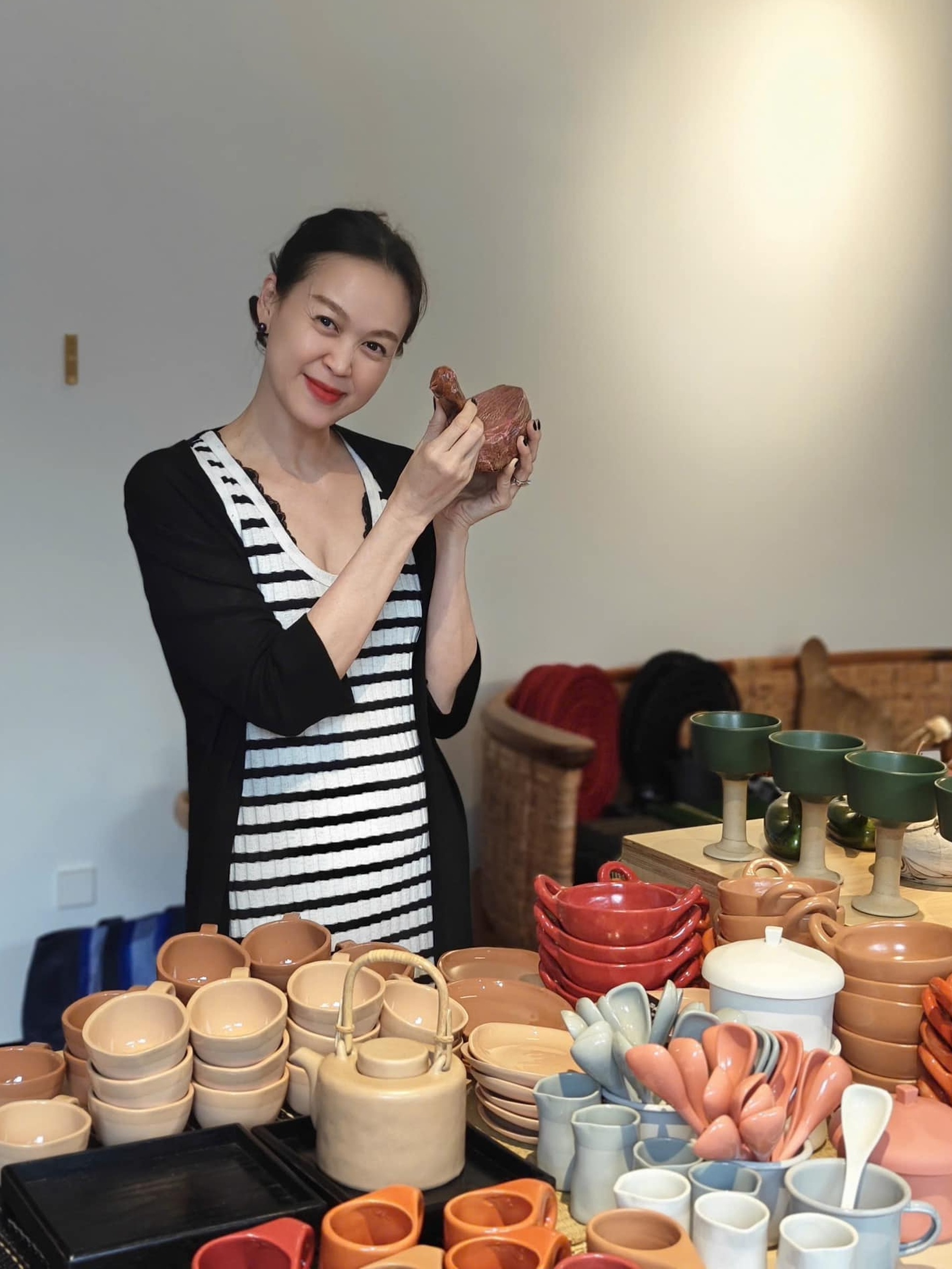 Siêu mẫu Ngọc Nga kể hôn nhân viên mãn bên chồng Tây, 2 con trai cao gần 2m - 6 Siêu mẫu Ngọc Nga kể hôn nhân viên mãn bên chồng Tây, 2 con trai cao gần 2m - 6