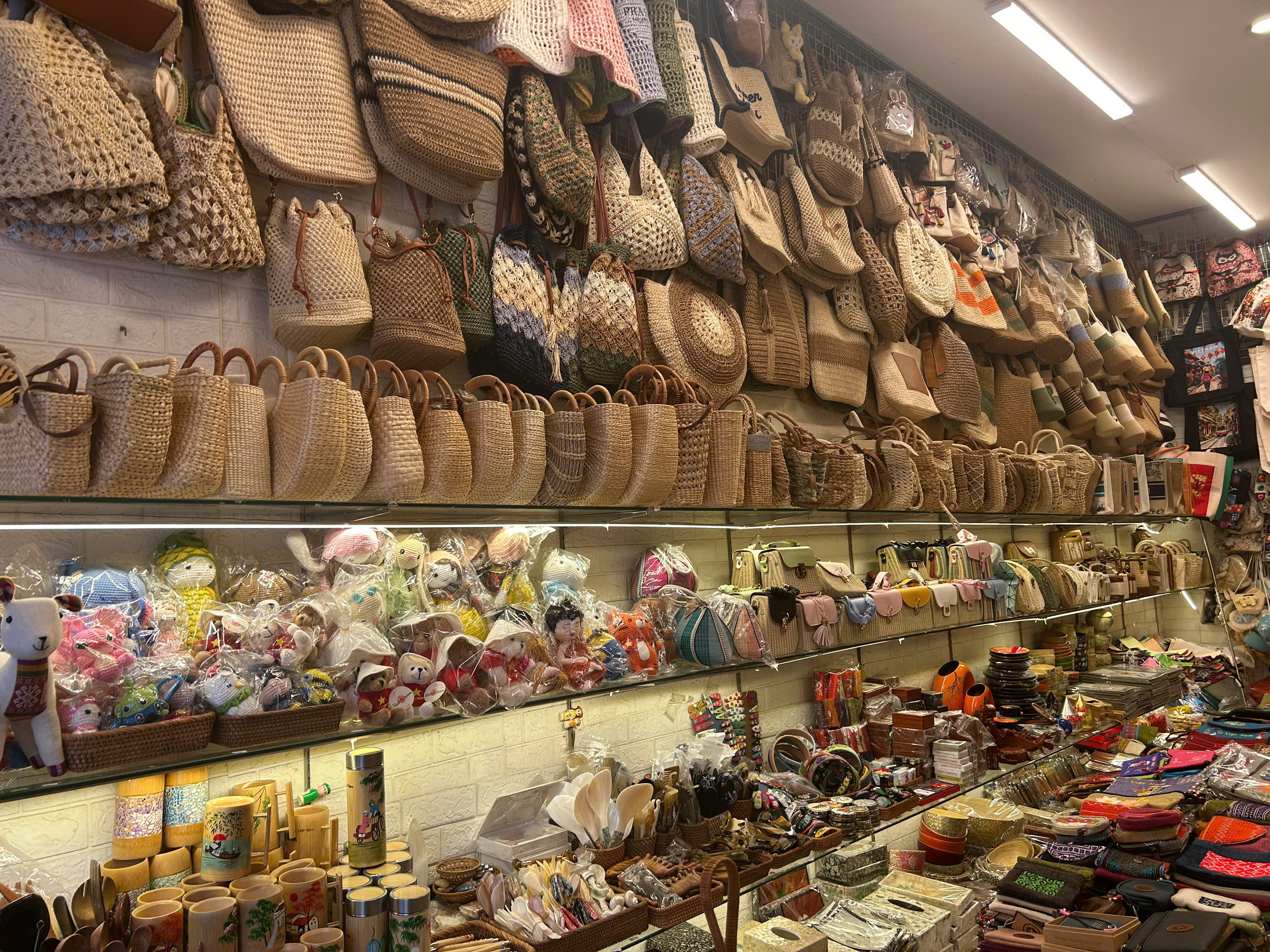 'Phố Hàng' Hà Nội - linh hồn thủ công giữa nhịp sống hiện đại- Ảnh 3.